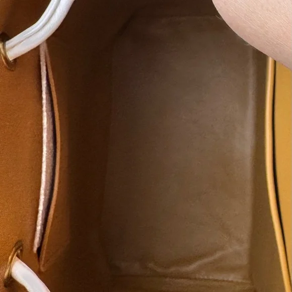 Coach Turnlock Leather Backpack White Classic Gold Hardware NWOT Clean Condition - Picture 9 of 16